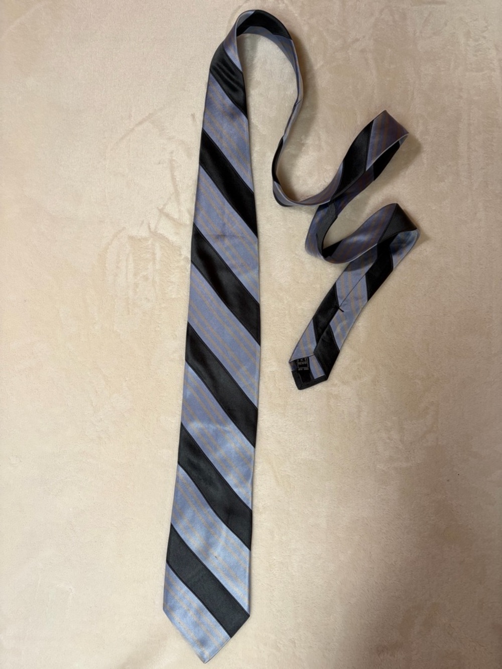 Ike Behar Hand Tailored‎ Black and Light Blue Diagonal Stripe 100% Silk Tie